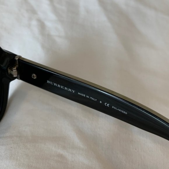 Burberry Silver Stripe Sunglasses with Box Bag, Timeless Classic Luxury Elegant